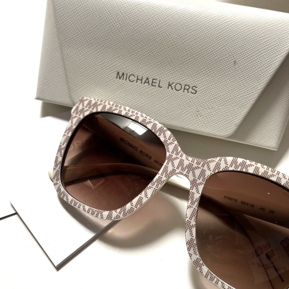 New in Case Original Michael Kors San Marino Sunglasses MK2163 Signature Vanilla - Picture 2 of 10